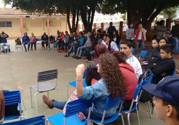 MEC quer cobrar de entidades estudantis custos de novas provas do Enem