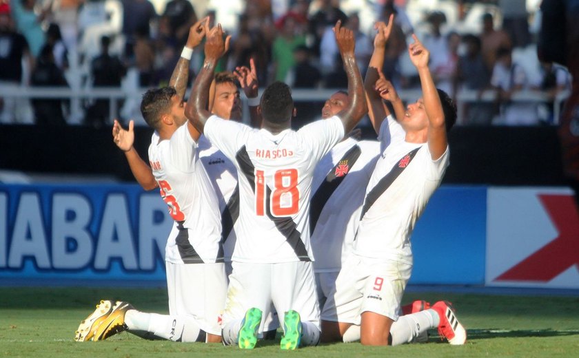 Vasco vence Botafogo e times vão se enfrentar nas semifinais da Taça Rio
