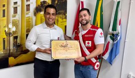 Presidente Galba Netto recebe Comenda Cruz de Distinção