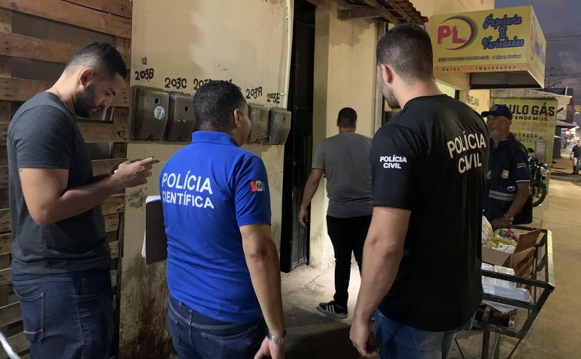 Polícia Científica encontra manchas de sangue em casa de mulher achada morta em geladeira