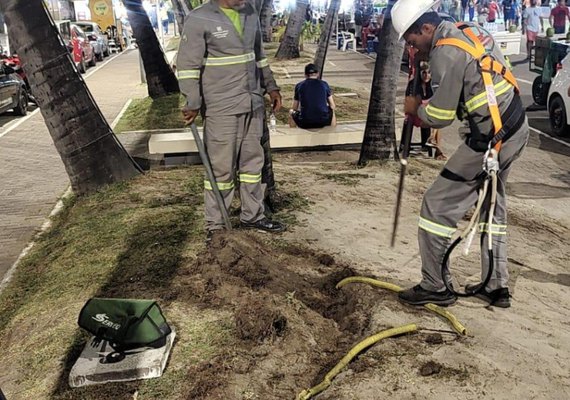 Iluminação de natal é religada em trechos da Orla após tentativas de furto de energia