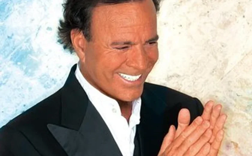 Julio Iglesias é acusado de assédio por ex-funcionárias