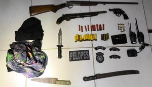 PM apreende armamentos e munições com dupla suspeita de homicídio em Murici