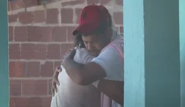 Abalado: pai de bebê encontrada morta em Novo Lino volta à casa onde corpo foi achado