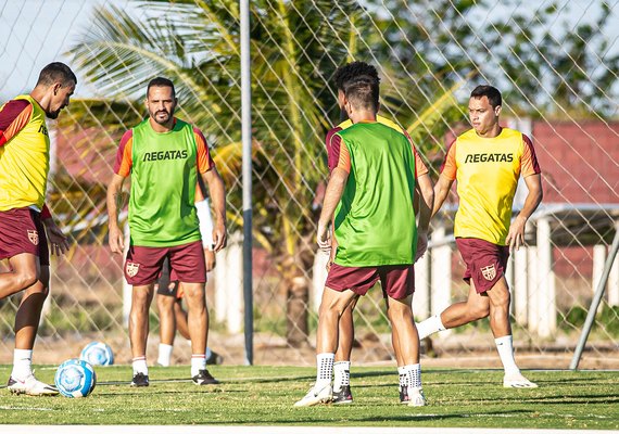 CRB treina forte para encarar a Chapecoense na terça-feira