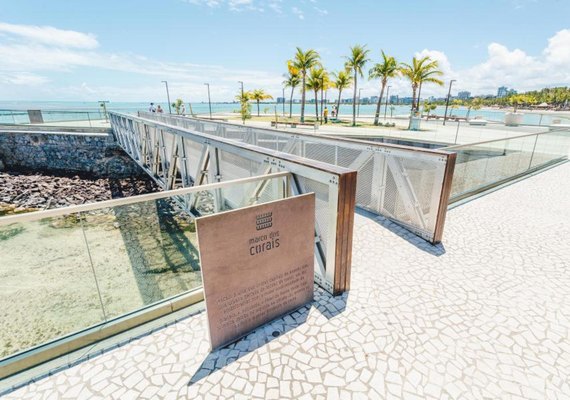 Governo de Alagoas autoriza e Árvore de Natal será montada no Marco dos Corais