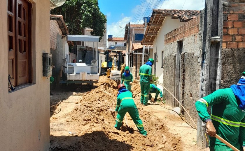 Obras de ampliação de rede são realizadas para oferecer acesso a água tratada no interior de Alagoas