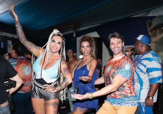 Musas e rei da bateria festejam vitória da Acadêmicos do Tatuapé