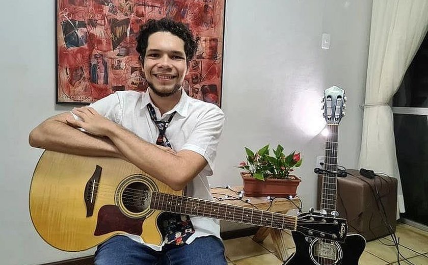 Cantor autista Lucas Sampaio faz vaquinha online para financiar projeto musical