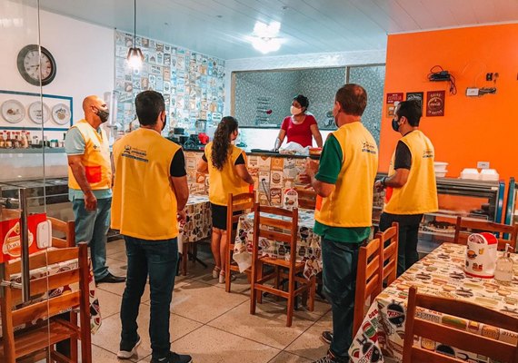 Junqueiro/AL faz blitz na cidade para anunciar medidas de Lei para combater a Covid-19