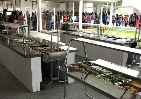 RU reconhece falha após aluno encontrar parafuso em torta de legumes