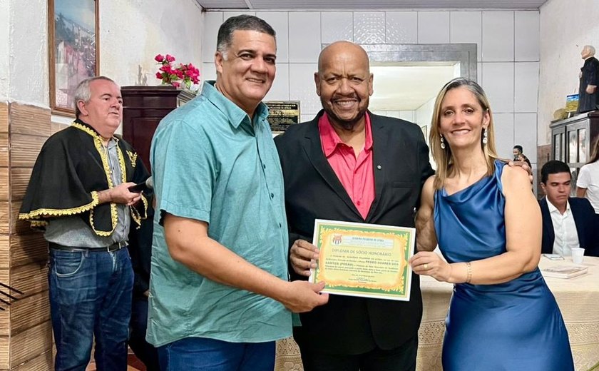Poeta Pedão é imortalizado como Sócio Honorário da Academia Pilarense de Letras