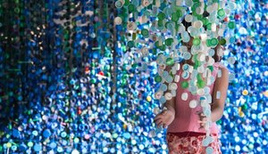 Tampas de garrafas são usadas para decoração de eventos da Prefeitura