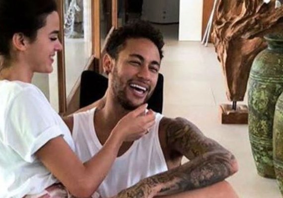Com agenda cheia, Marquezine só consegue ver Neymar a cada 3 dias