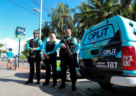 Corpo de homem é encontrado enterrado na areia da praia de Jatiúca neste sábado