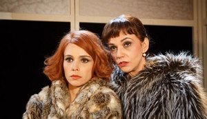 Débora Falabella e Yara de Novaes se apresentam com o premiado espetáculo “Contrações”