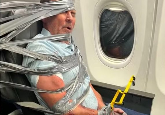 Homem é amarrado com fita adesiva a poltrona de avião após gritar e proferir xingamentos racistas e homofóbicos nos EUA
