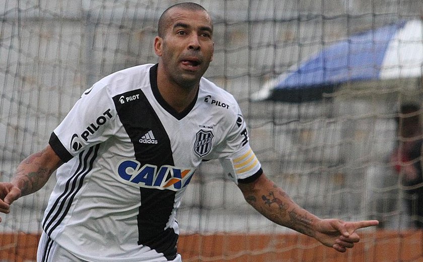 Com dois gols de Emerson Sheik, Ponte vence o Botafogo