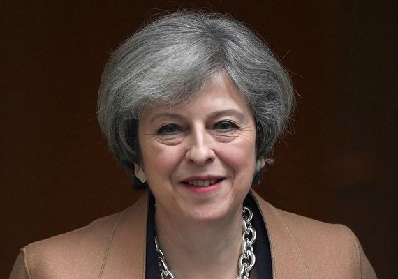 Governo do Reino Unido se opõe a legislar sobre proibição do véu islâmico