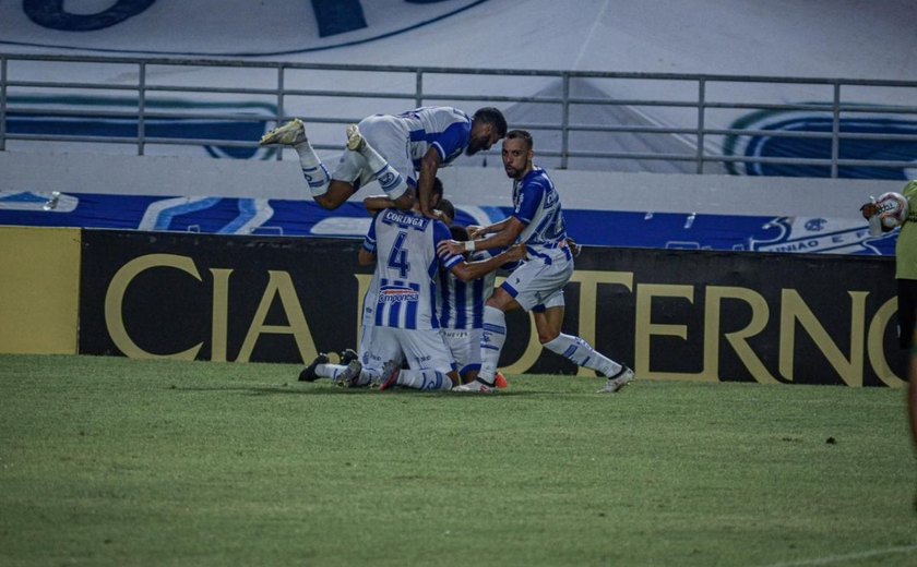 CSA vence o Sampaio Corrêa de virada e entra no G4 da Série B a seis rodadas do fim