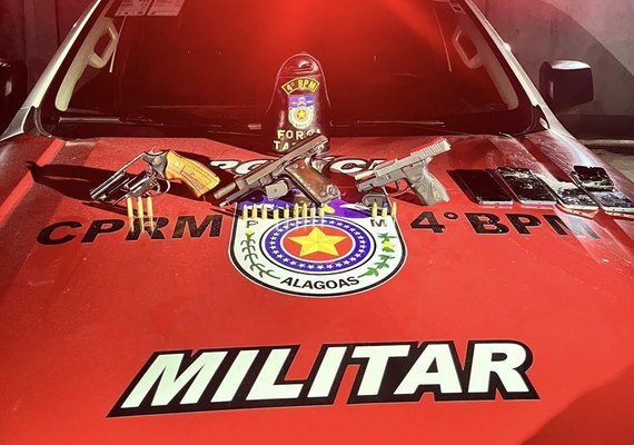 Polícia Militar apreende três armas e prende quatro suspeitos de roubo durante ocorrência em Maceió