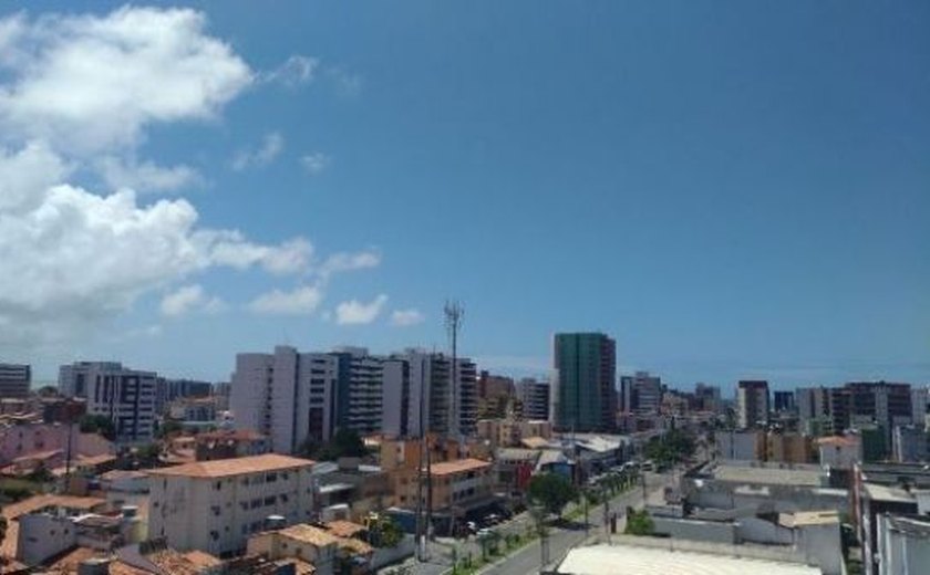 Alagoas tem previsão de tempo de sol entre nuvens durante o final de semana