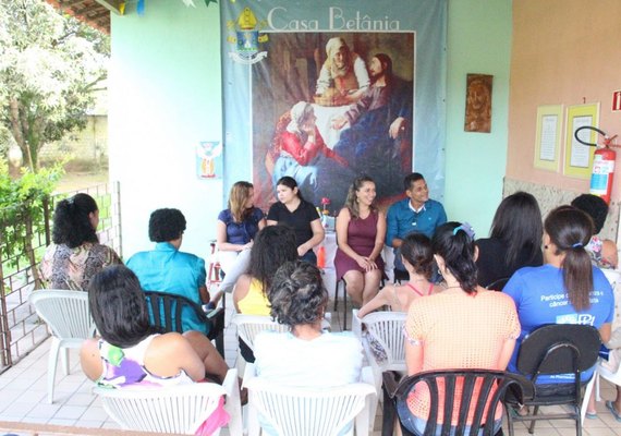 Abrigo dos 'invisíveis': projeto trata dependentes em casas da Arquidiocese