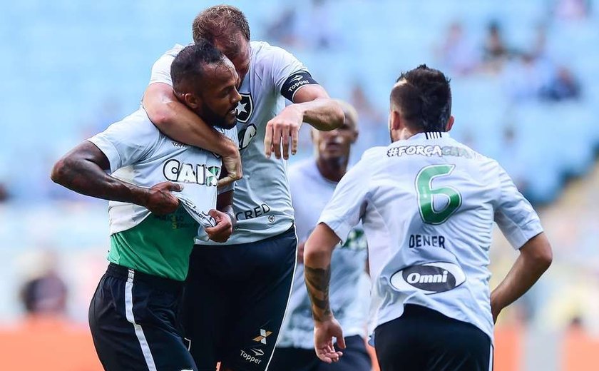 Botafogo bate Grêmio fora de casa e vai à Libertadores