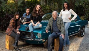 'Modo Avião': Netflix anuncia filme com Erasmo Carlos e Larissa Manoela