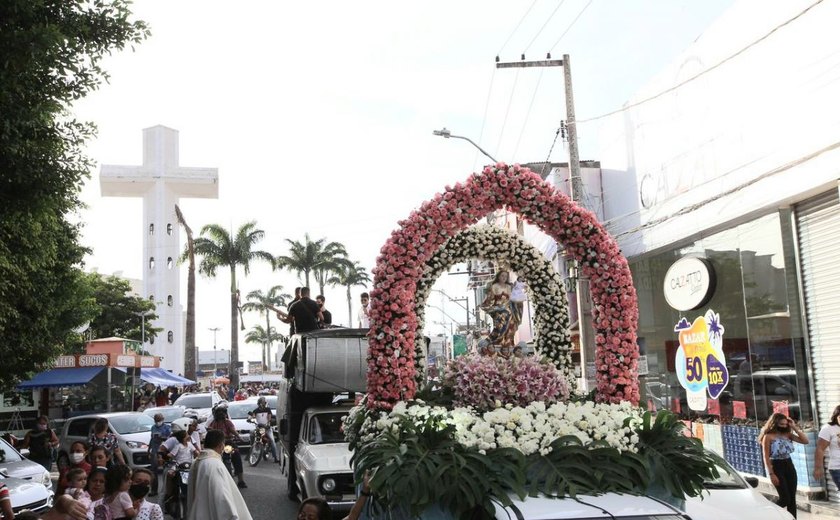 Festa da padroeira de Arapiraca é marcada com missa e carreata