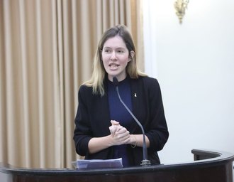 Cibele Moura critica absolvição de acusado de estupro contra menina de 12 anos em MG