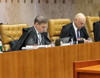 Alexandre de Moraes acusa André Mendonça de querer incluir seu nome em delação de Vorcaro