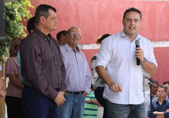 Nova adutora de Jaramataia fica pronta em seis meses
