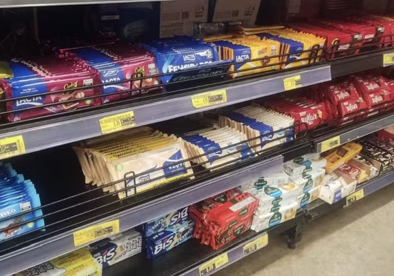 Homem é preso após furtar 71 itens de doces em supermercado no Benedito Bentes