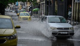 Chuva forte faz Rio de Janeiro entrar em estágio de atenção