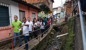 Rafael Brito percorre a Grota das Piabas e propõe melhorias na limpeza da cidade