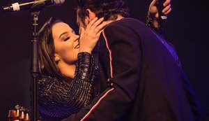 Maiara recebe Fernando no palco e faz show em clima de romance