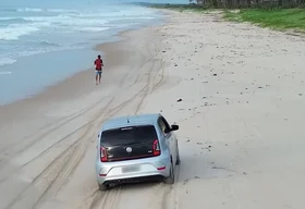 Motorista flagrado trafegando em faixa de areia na Praia do Francês é multado em R$ 15 mil