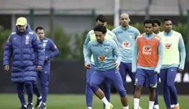 Com equipe completa, Carlo Ancelotti comanda atividade em Londres