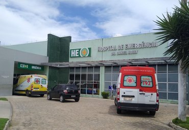 Homem fica ferido após colisão entre carro e motocicleta em Arapiraca