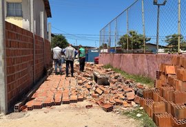 Prefeitura remove estruturas irregulares na parte baixa de Maceió