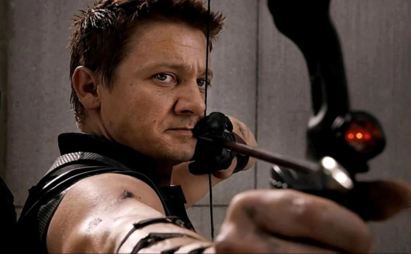 Jeremy Renner detalha recuperação após quebrar 38 ossos em acidente