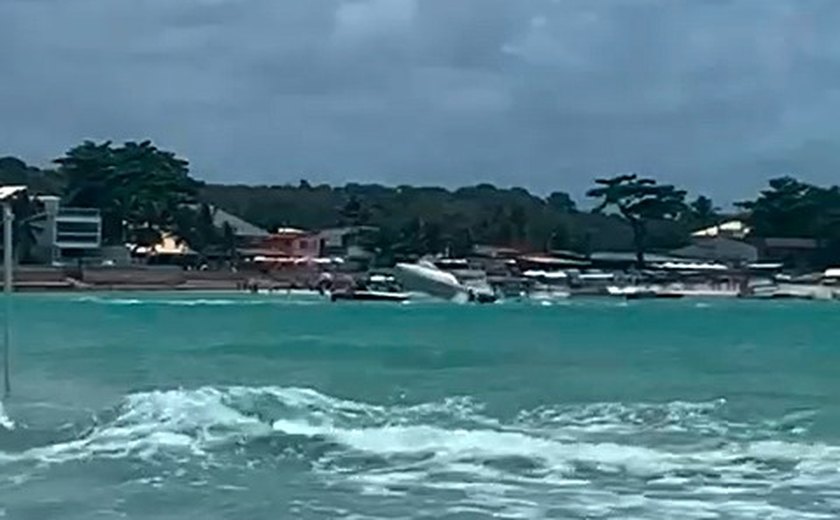 Vídeo: lancha sem condutor atropela turistas em jet ski em praia de Maragogi