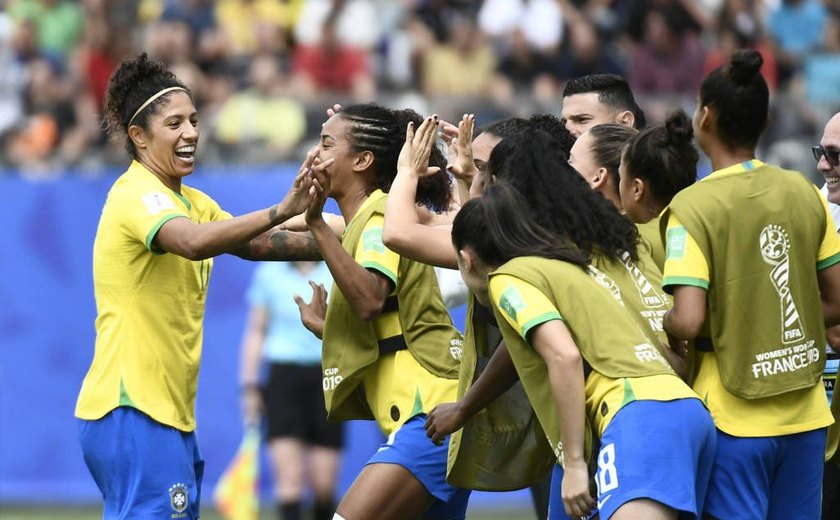 Com alagoanas Marta no banco e Geyse no segundo tempo, Brasil vence a Jamaica