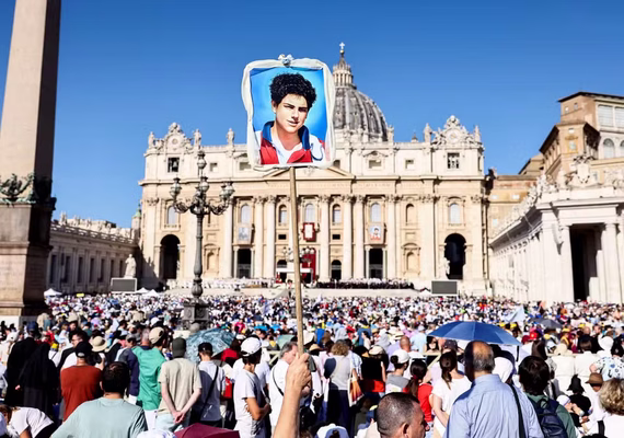 Carlo Acutis é canonizado no Vaticano e se torna o 1º santo da geração millennial