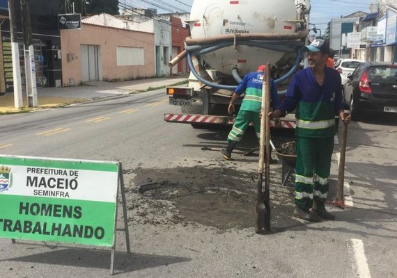 Ligações de esgoto invadem galerias de drenagens em Maceió