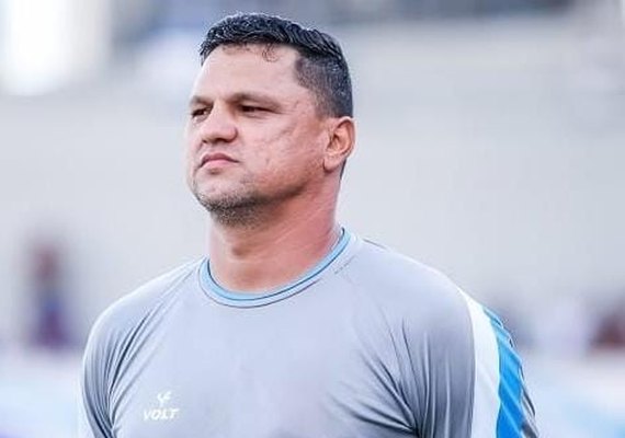 Presidente do Coruripe apresenta o técnico Bebeto Moraes para a temporada 2026