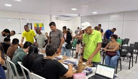 Segurança Cidadã entrega crachás e alvarás para ambulantes que vão atuar no São João Massayó