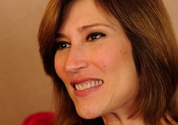 Atriz é dispensada de novela da Record por ser mais nova que a 'filha'