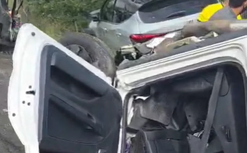 Colisão entre carros deixa um morto e dois feridos em Craíbas